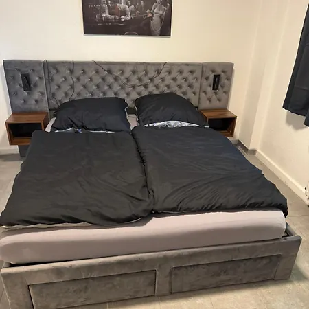 Modernes In Naehe Messe