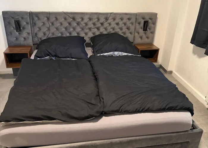 Modernes In Naehe Messe